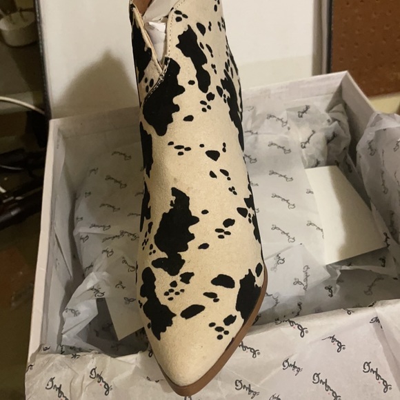 Ankle booties - Picture 2 of 3